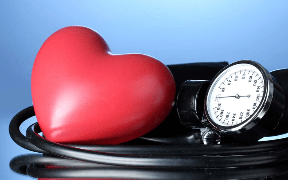 η υψηλή αρτηριακή πίεση επηρεάζει την καρδιά